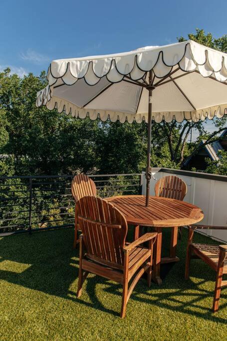 Clarksville Mansion With Breathtaking Skyline View Austin