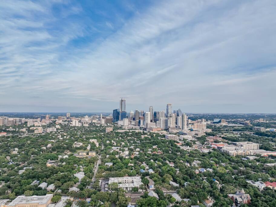 Clarksville Mansion With Breathtaking Skyline View