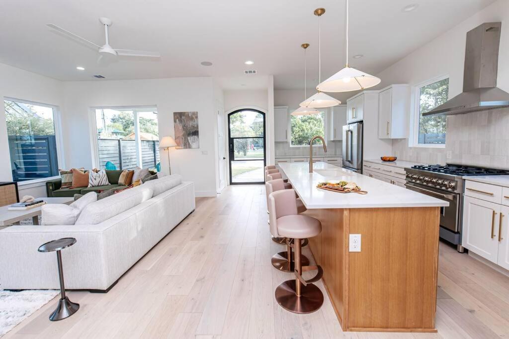 Clarksville Mansion With Breathtaking Skyline View *