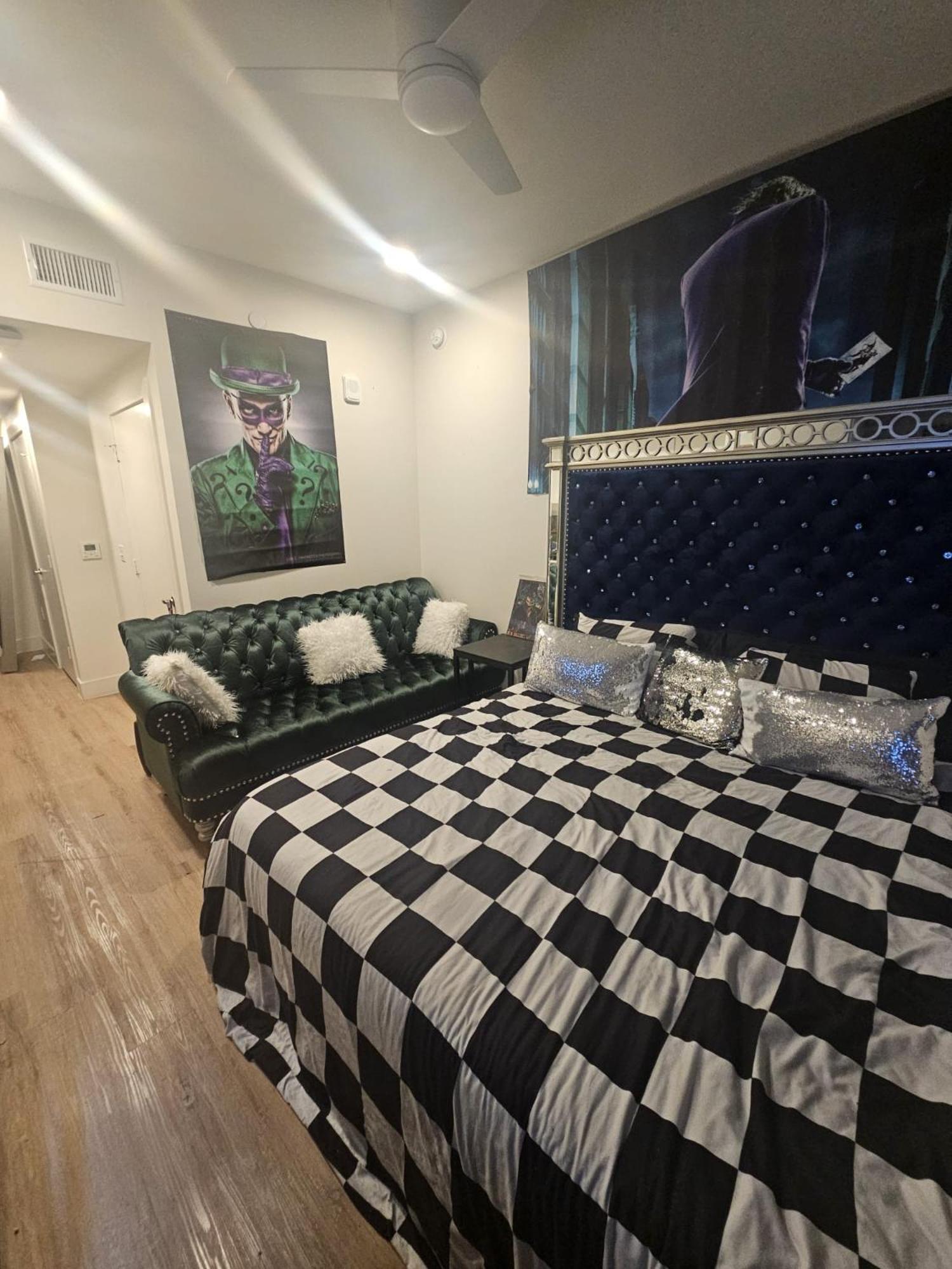 Sxsw Ut Hook 'em Horns Skyloft Apartment *
