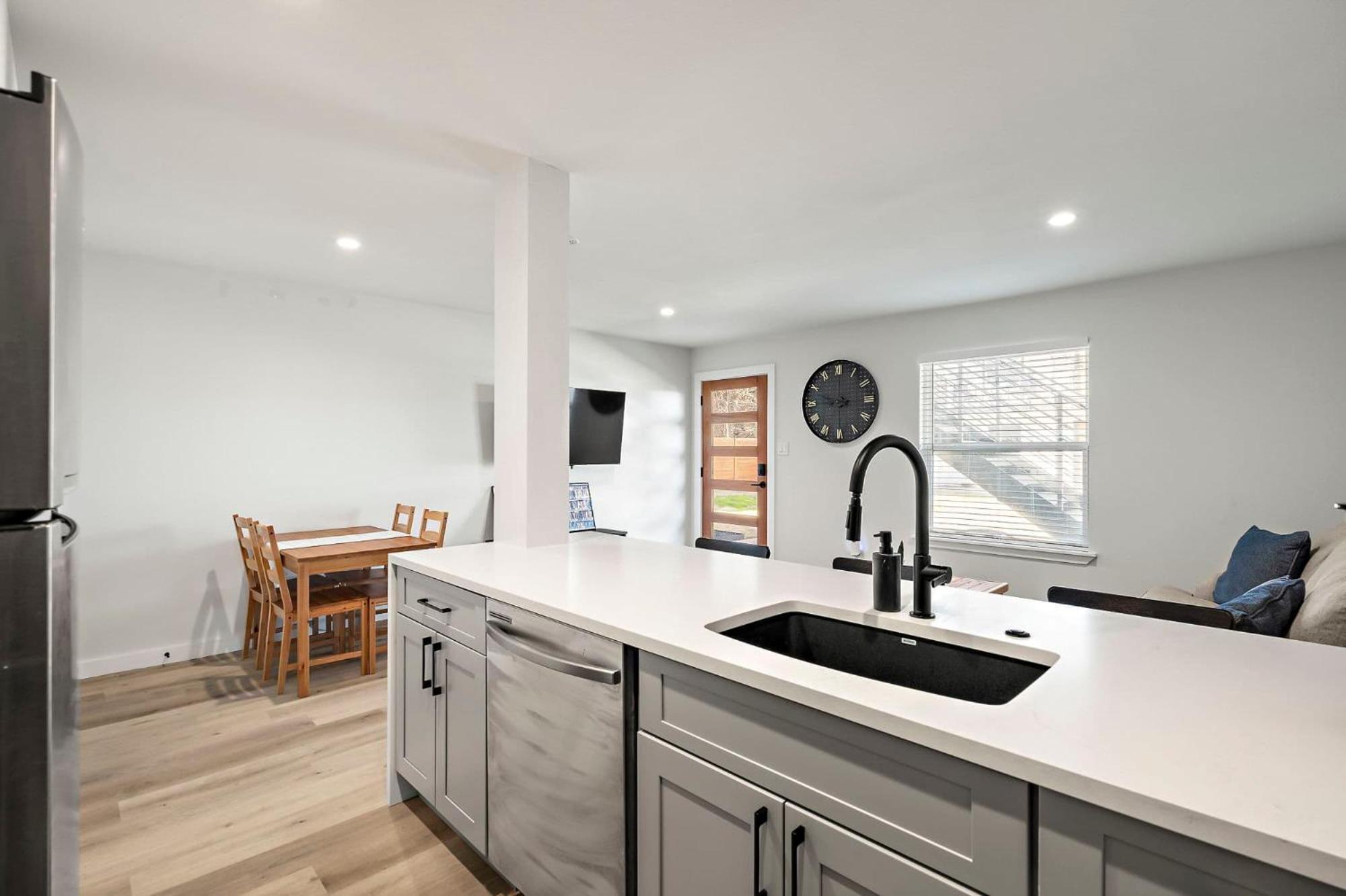 Apartment Chic & Stylish 1br Retreat Near Zilker Park