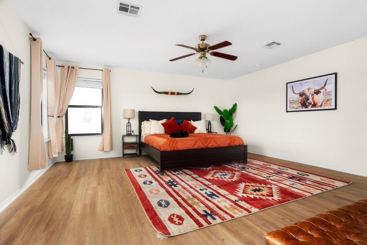 Holiday home Luxury, Fire Pit Sleeps 15 - Gameroom - Formula 1 Austin