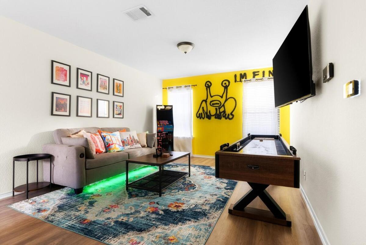 Luxury, Fire Pit Sleeps 15 - Gameroom - Formula 1