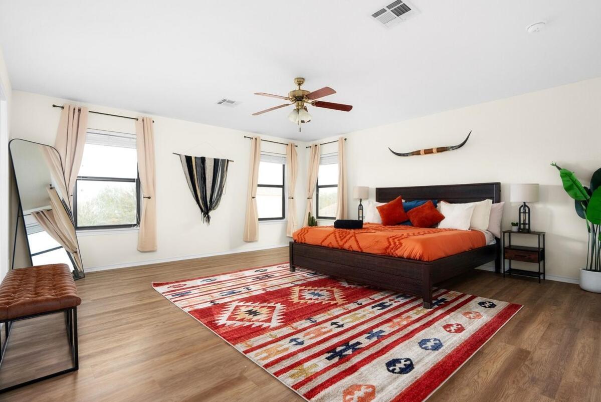 Luxury, Fire Pit Sleeps 15 - Gameroom - Formula 1
