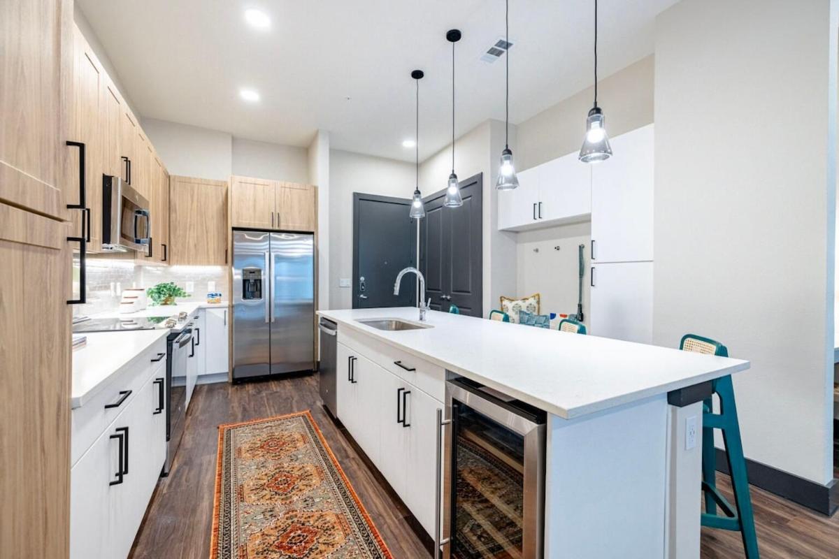 Apartment Chic Fast Wifi & Free Parking *