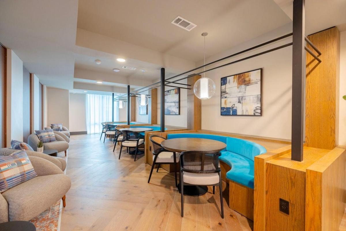Chic Fast Wifi & Free Parking Apartment *