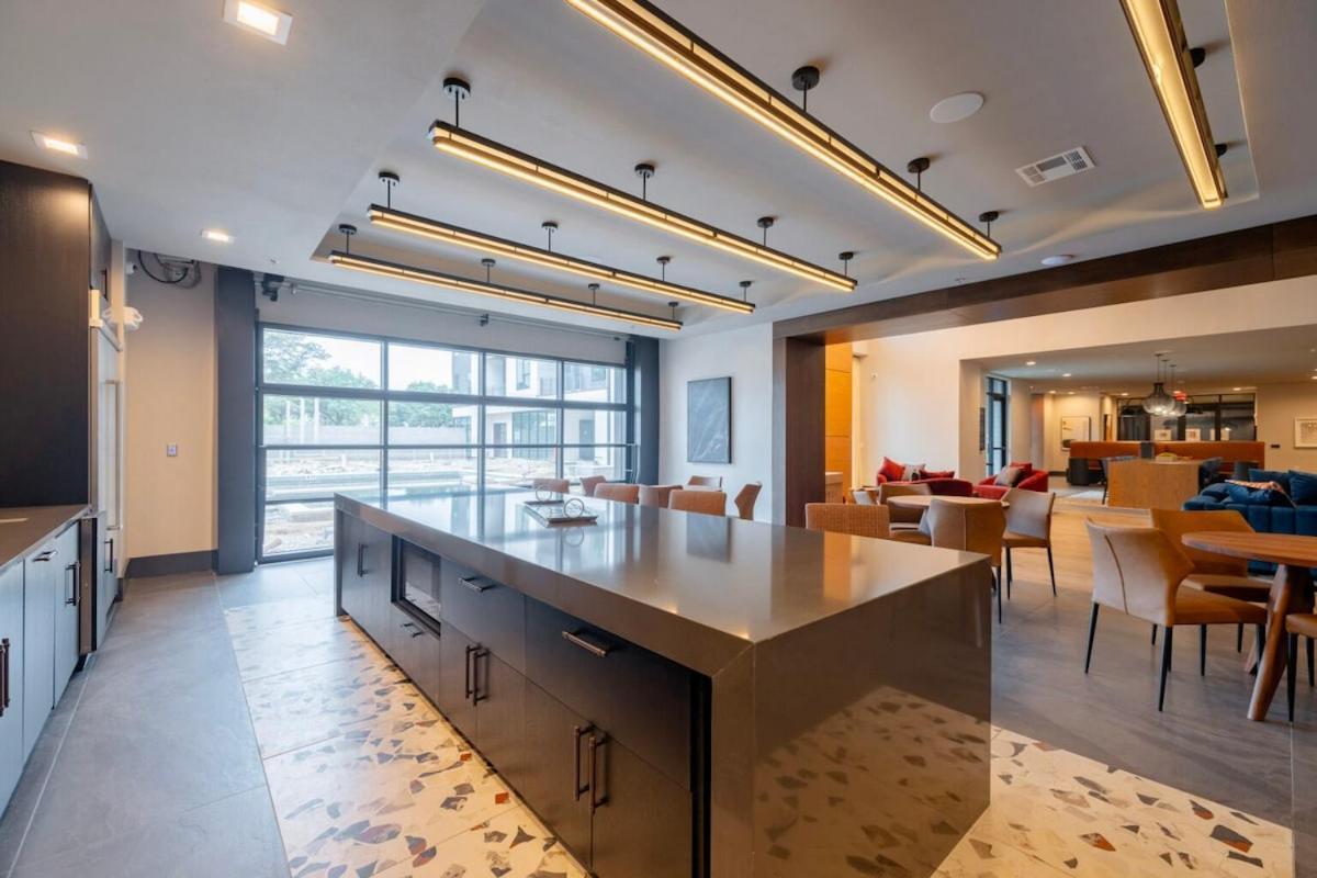 Luxury 2br With Pool & Gym Access Apartment *