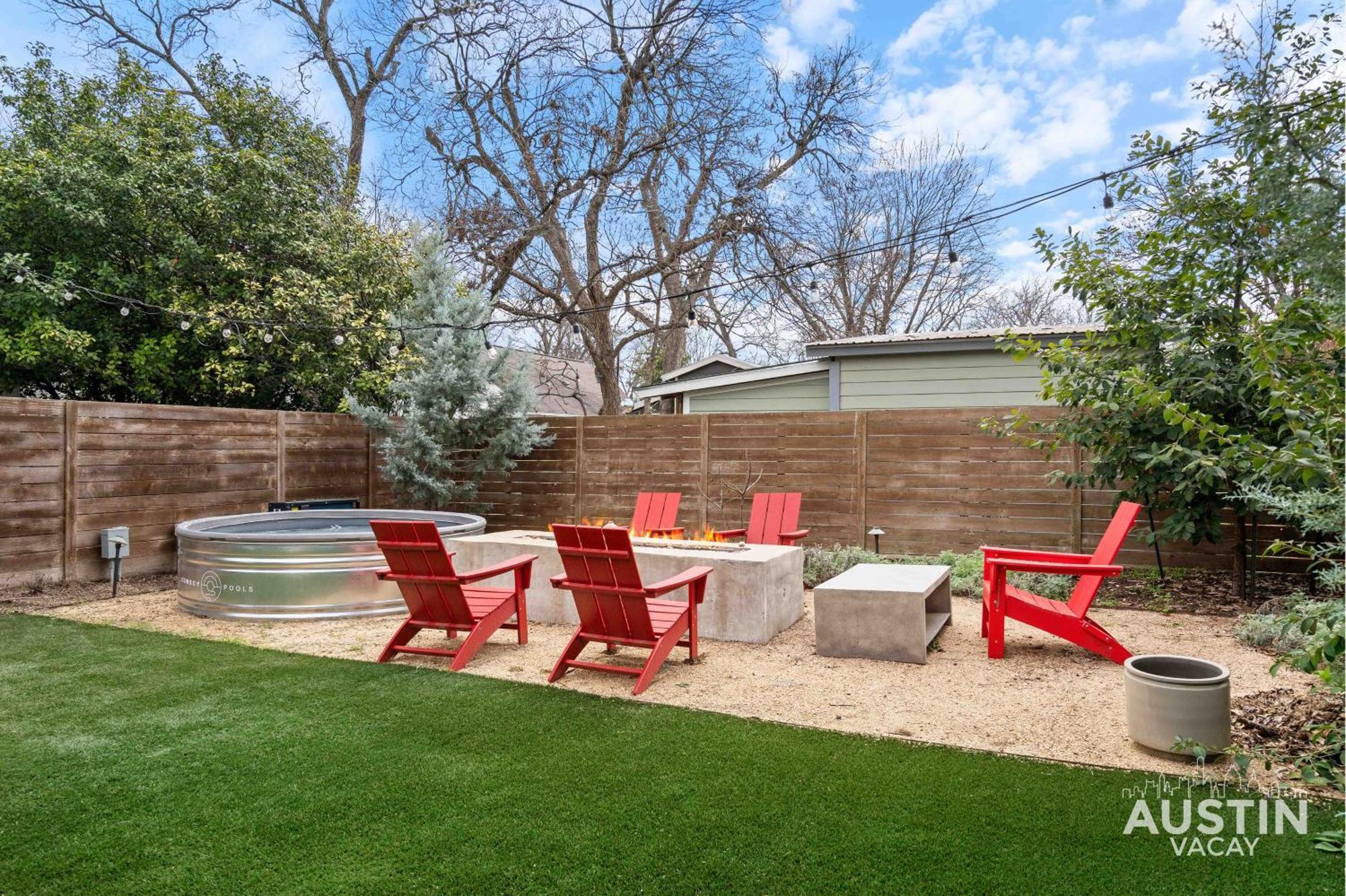 Holiday home Stylish Retreat W Outdoor Oasis In Heart Of *