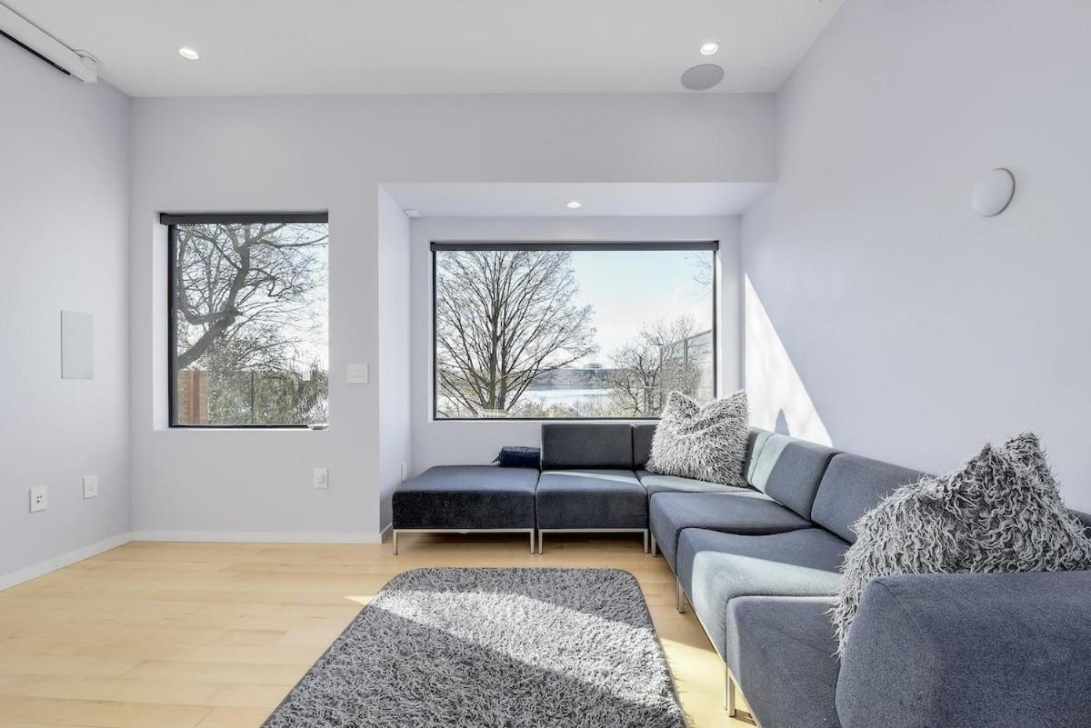Modern On - Stunning Views *