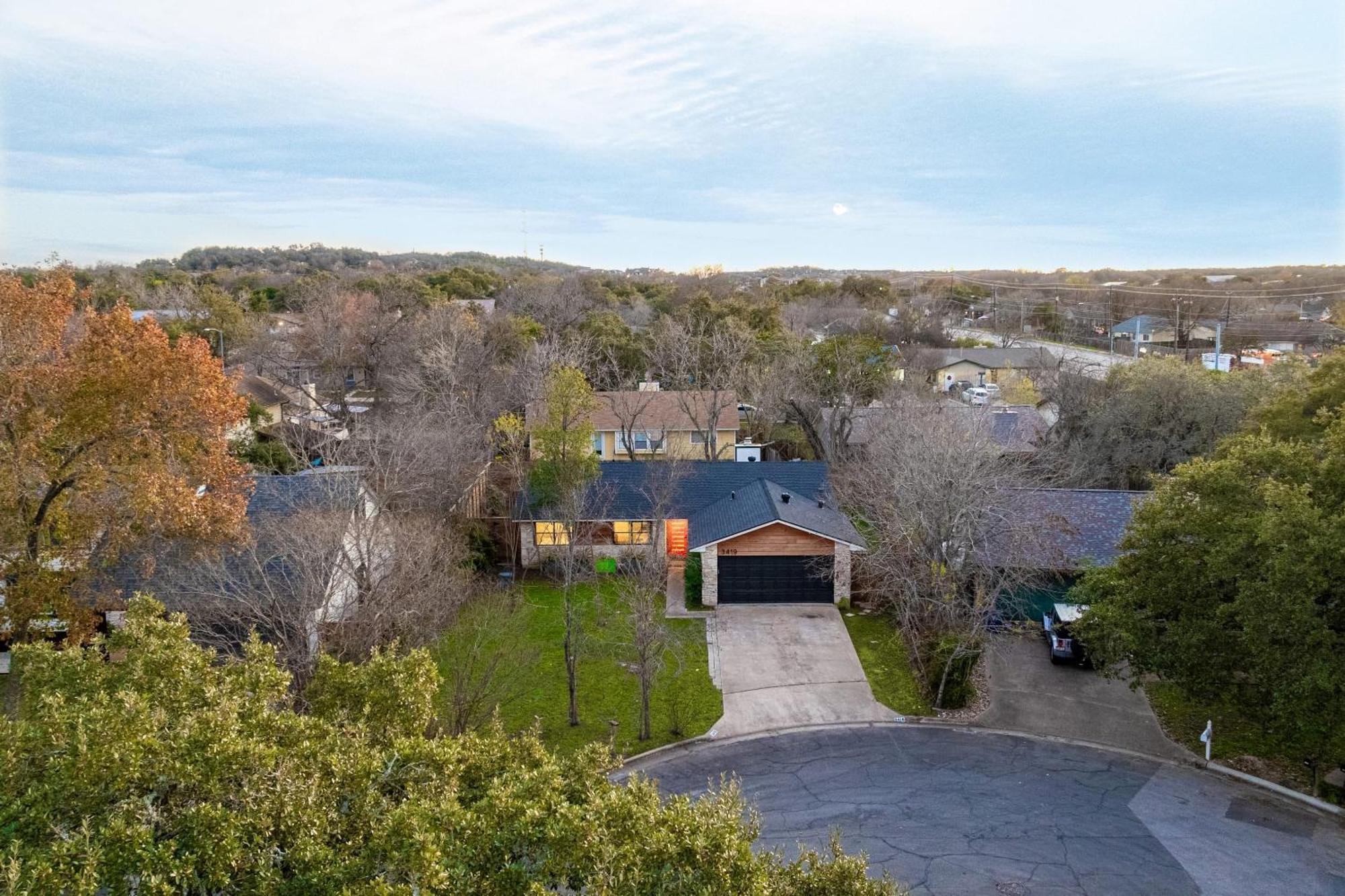 Private Yard W Bbq Games Steps To South Congress Barton Creek Clarksburg *