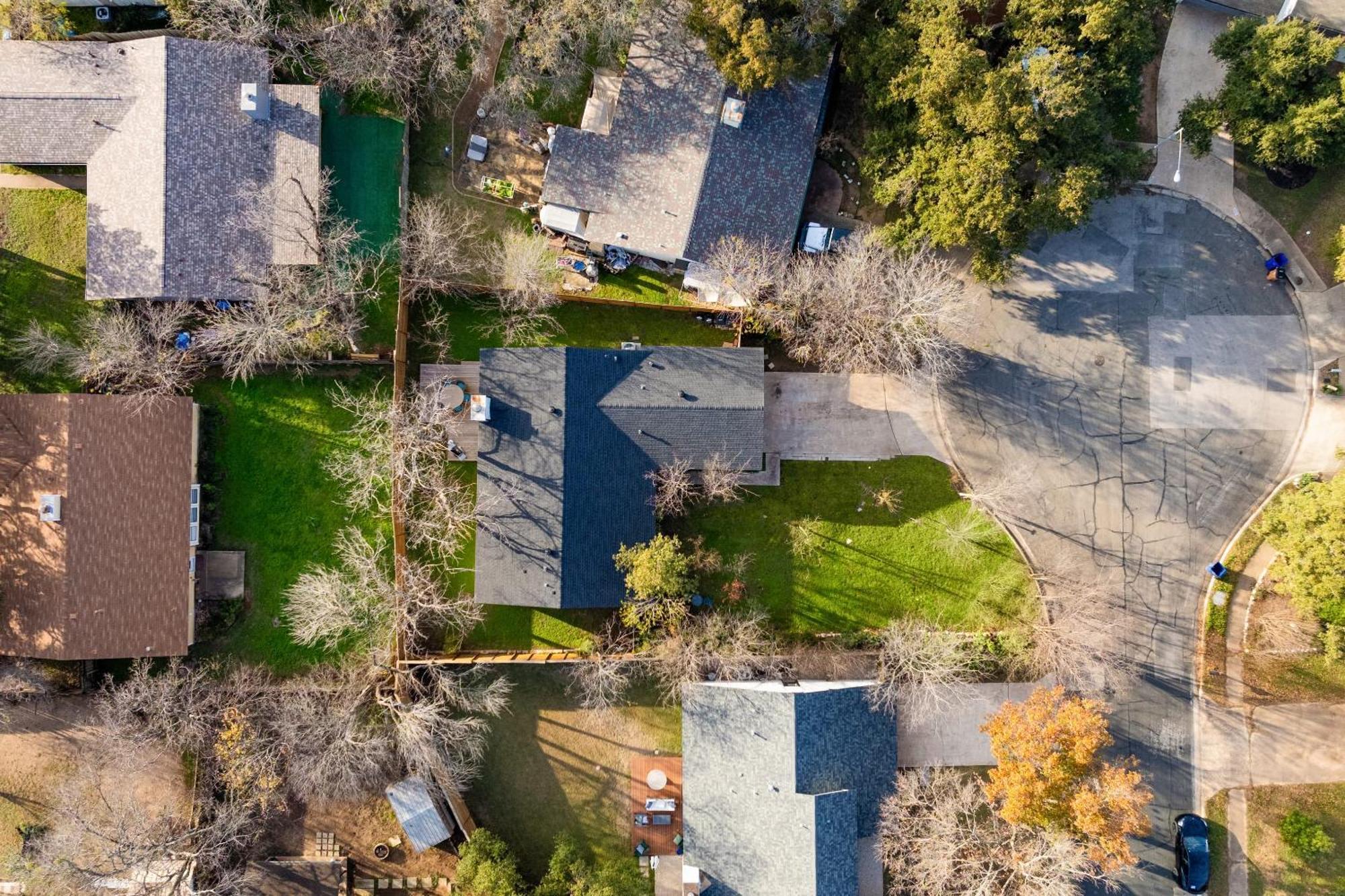 Private Yard W Bbq Games Steps To South Congress Barton Creek Clarksburg Holiday home *