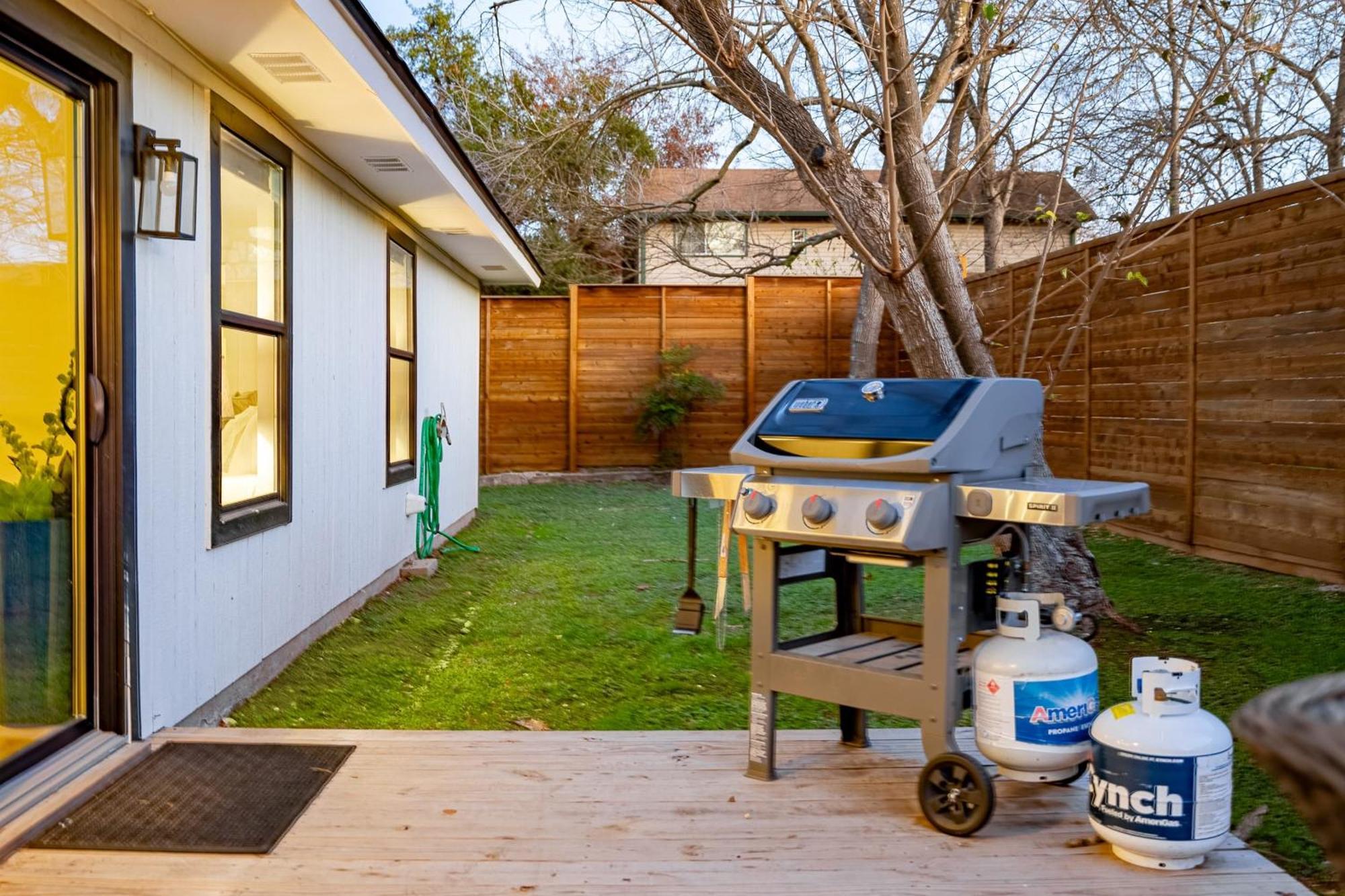 Holiday home Private Yard W Bbq Games Steps To South Congress Barton Creek Clarksburg Austin