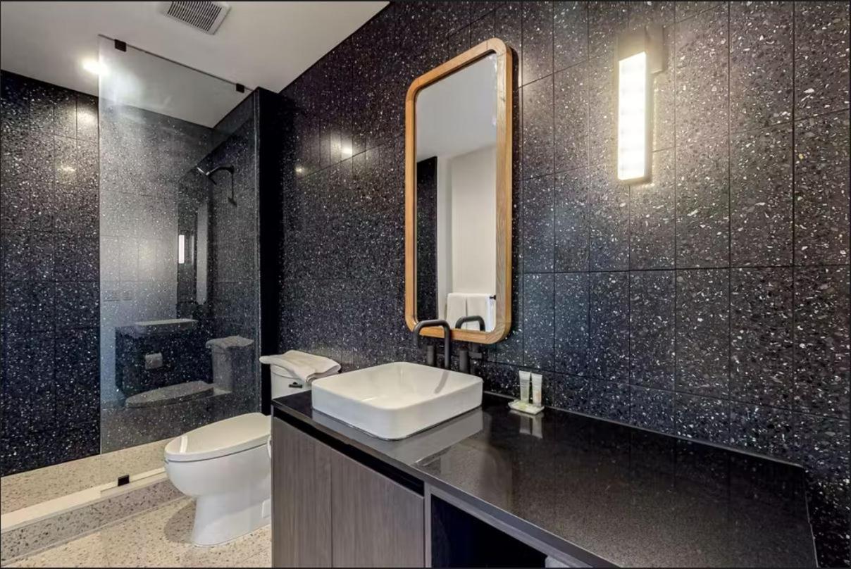 Downtown - 1br Lakeview 23rd-floor Austin