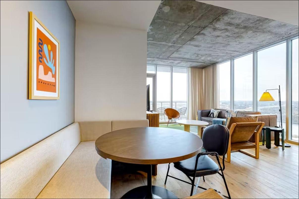 Downtown - 1br Lakeview 23rd-floor Aparthotel Austin