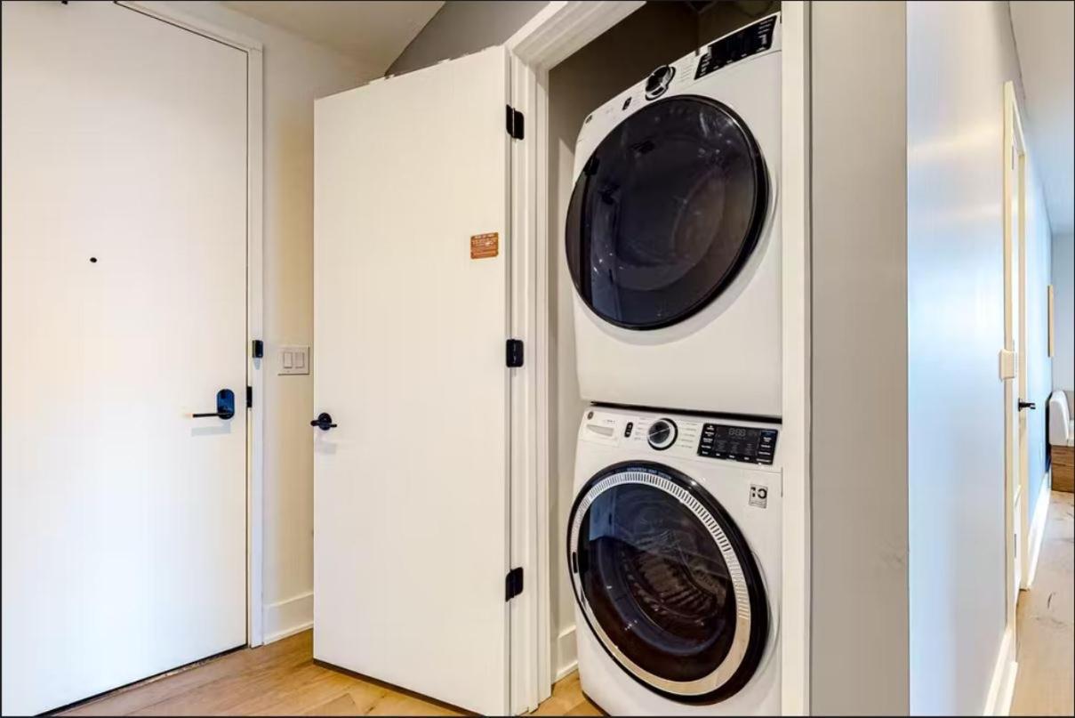 Aparthotel Downtown - 1br Lakeview 23rd-floor *