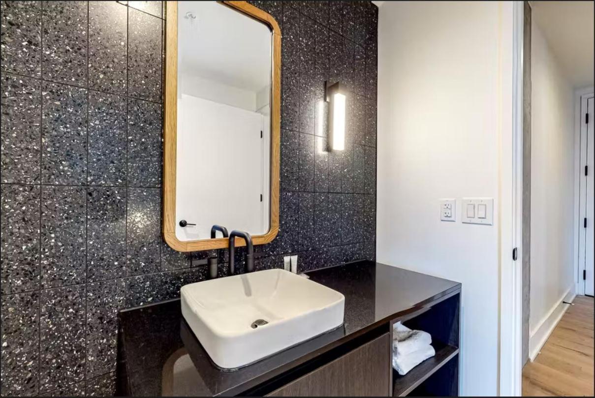 Downtown - 1br Lakeview 23rd-floor Austin