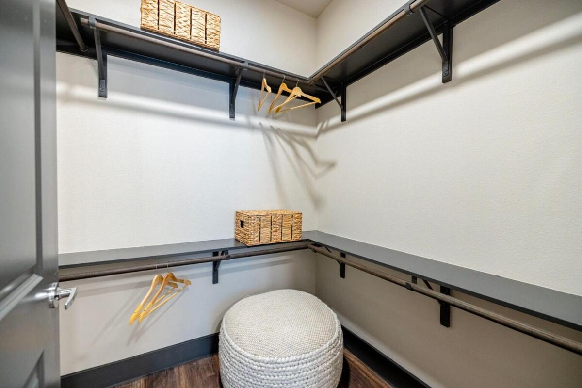 Apartment Upscale 2br Near Hotspots *