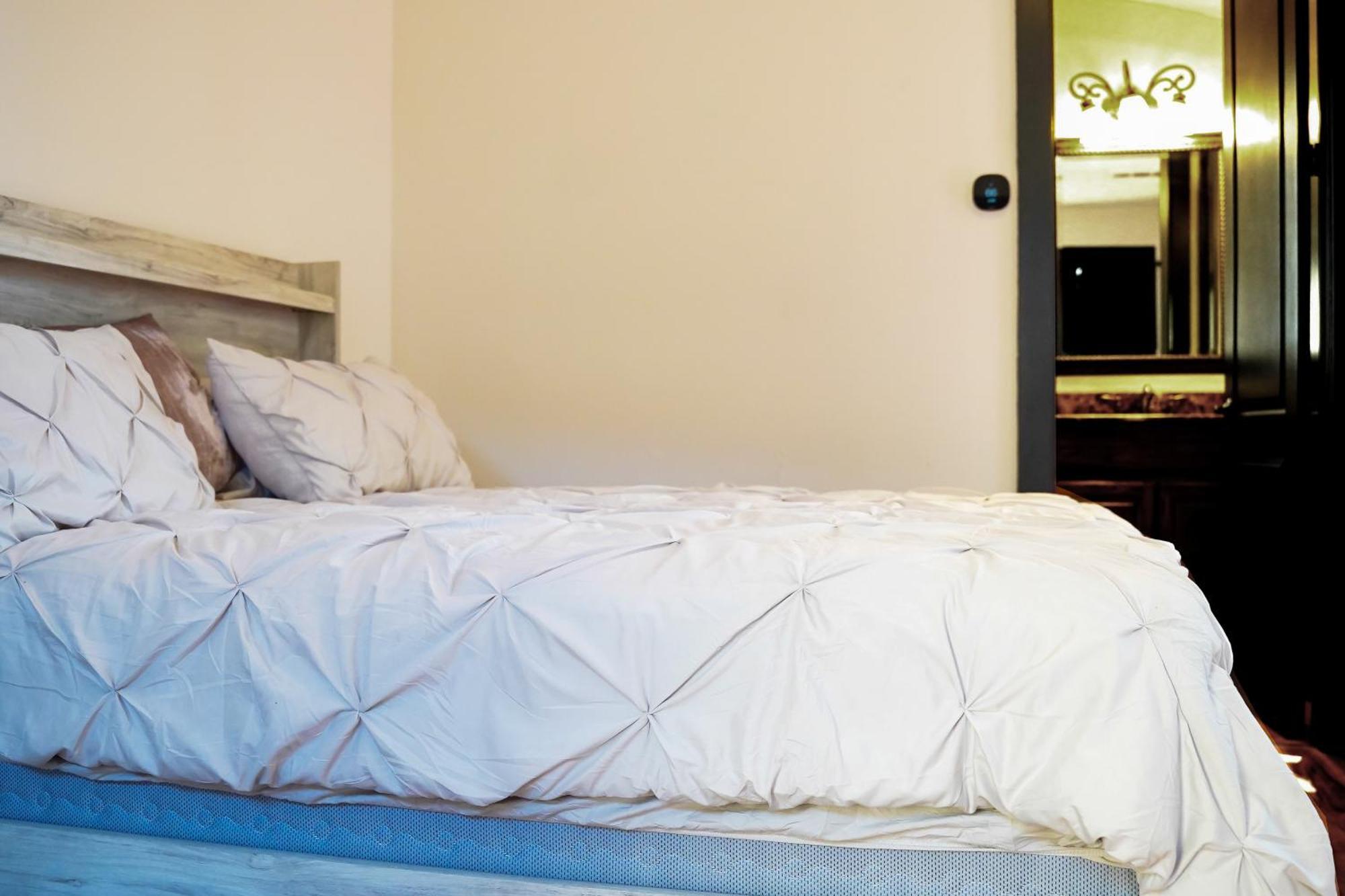 Huge Travis Family House With Ev Charger! * Austin