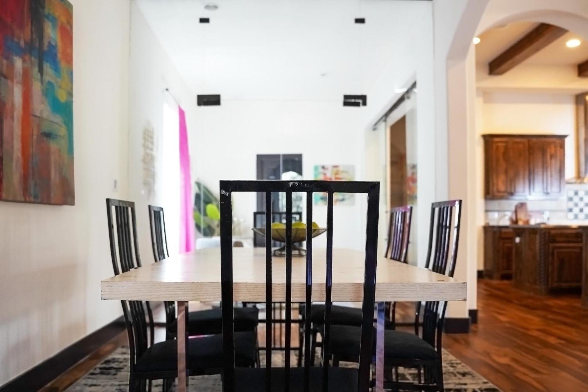 Huge Travis Family House With Ev Charger!