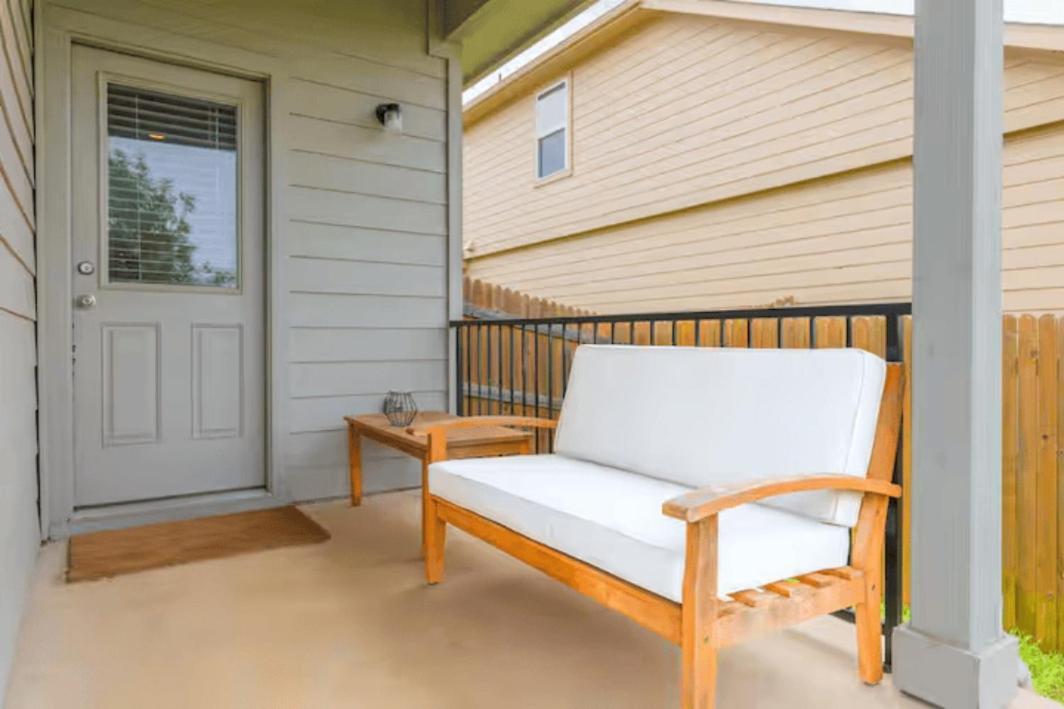Luxury 3br Retreat, Pool, Near Cota & Airport Holiday home *