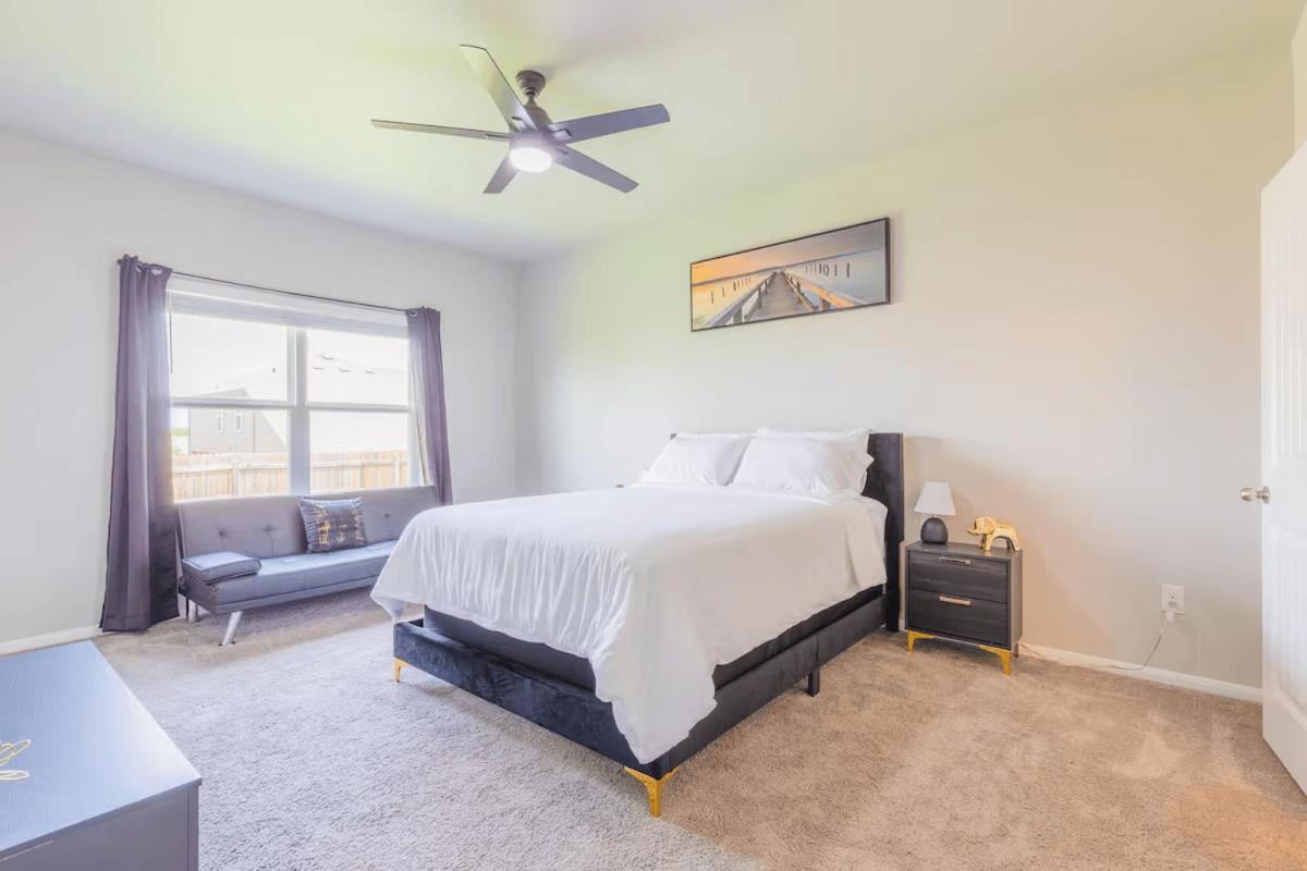 Luxury 3br Retreat, Pool, Near Cota & Airport Holiday home