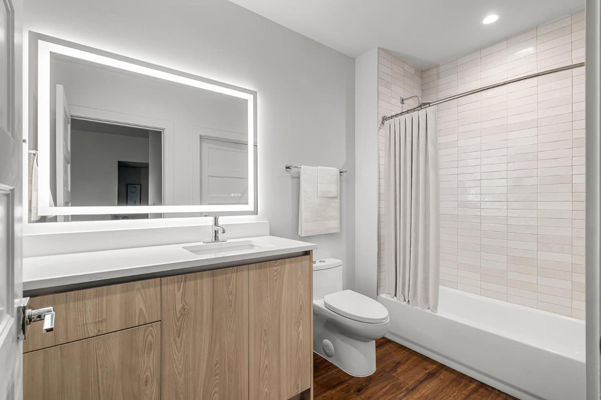 Upstay Newly Renovated Near Soco Apartment *