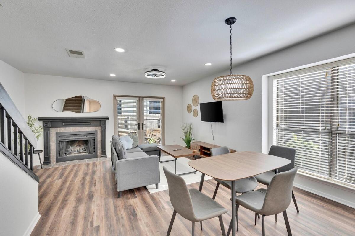 Apartment Modern Townhome