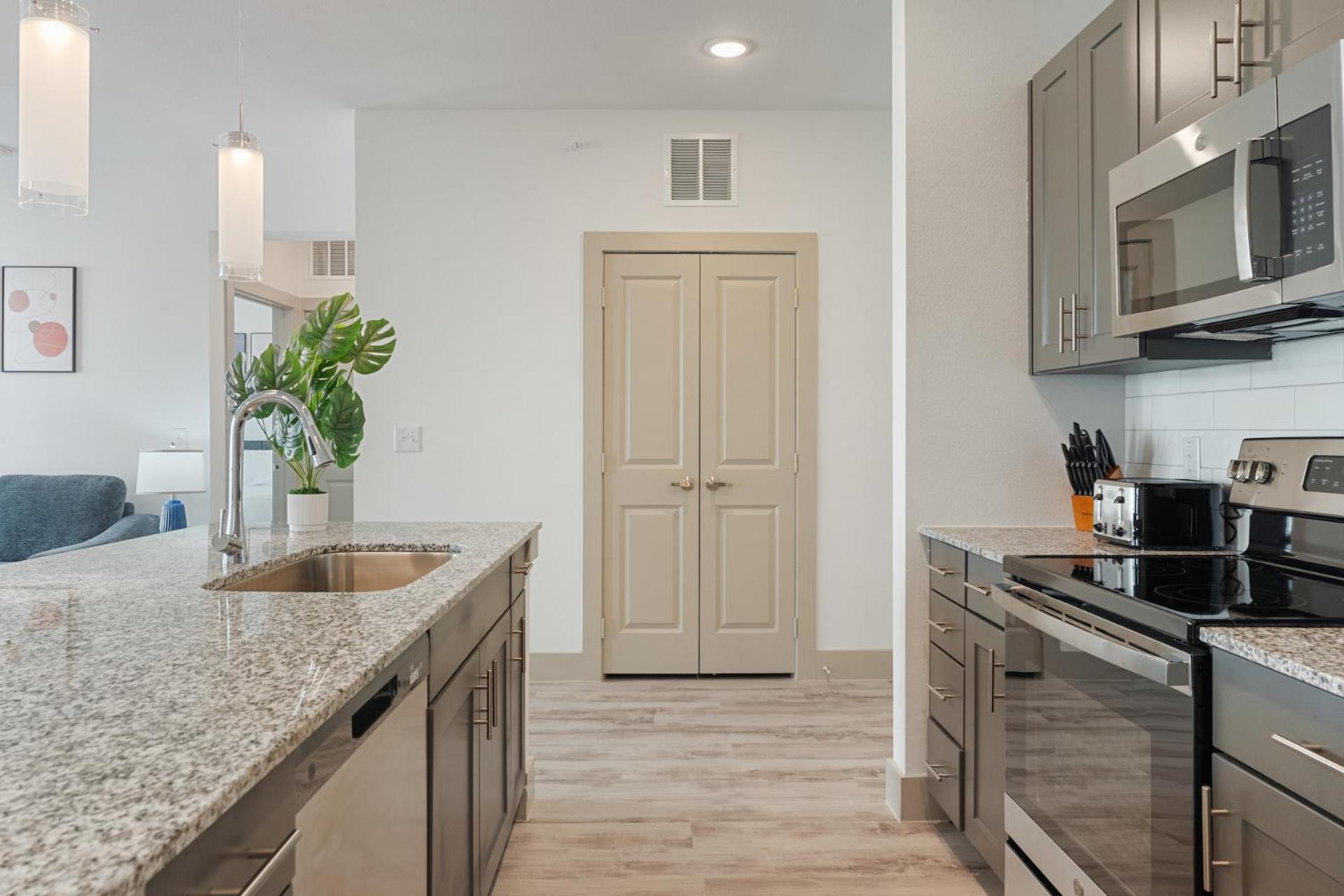 Luxury Near Airport Apartment