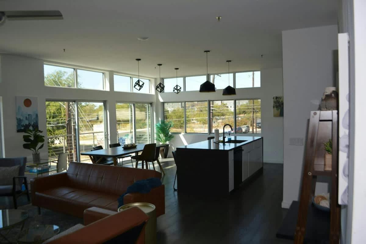 Luxe Penthouse Downtown 6 Patios Two Firepits Ut Apartment Austin