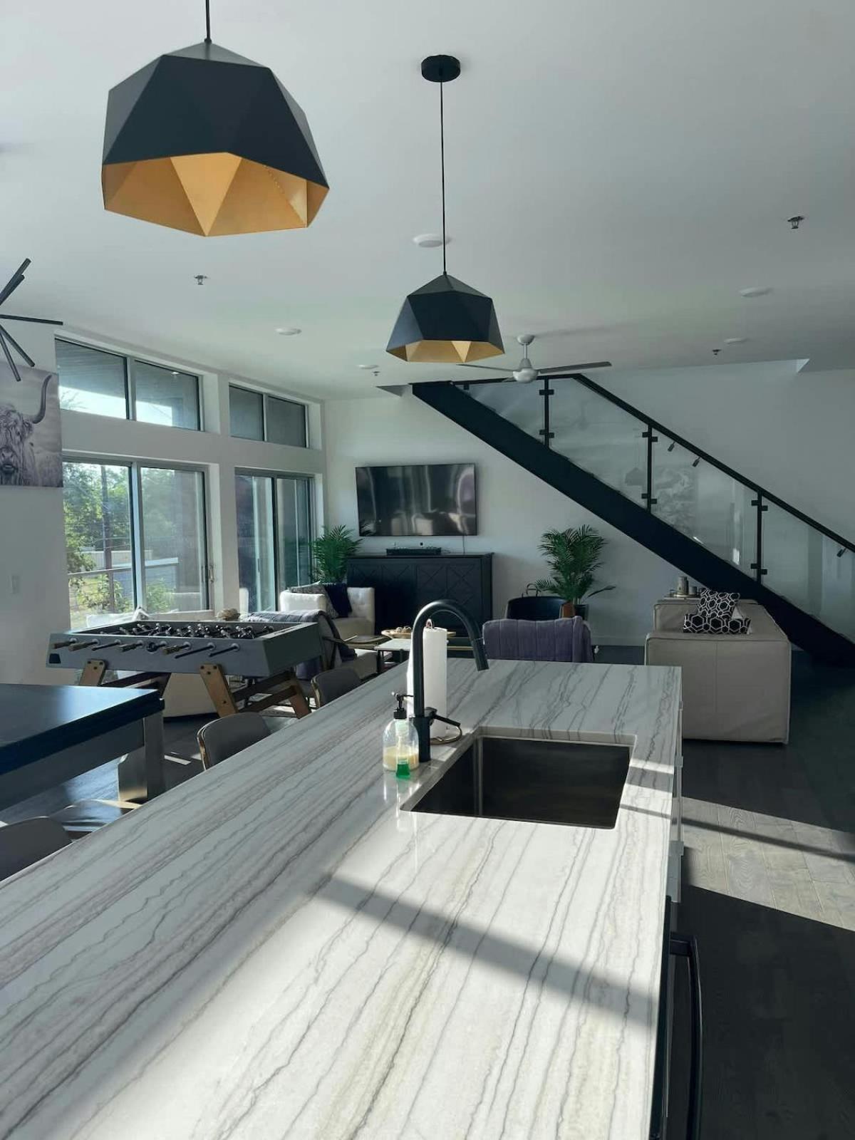 Luxe Penthouse Downtown 6 Patios Two Firepits Ut * Austin