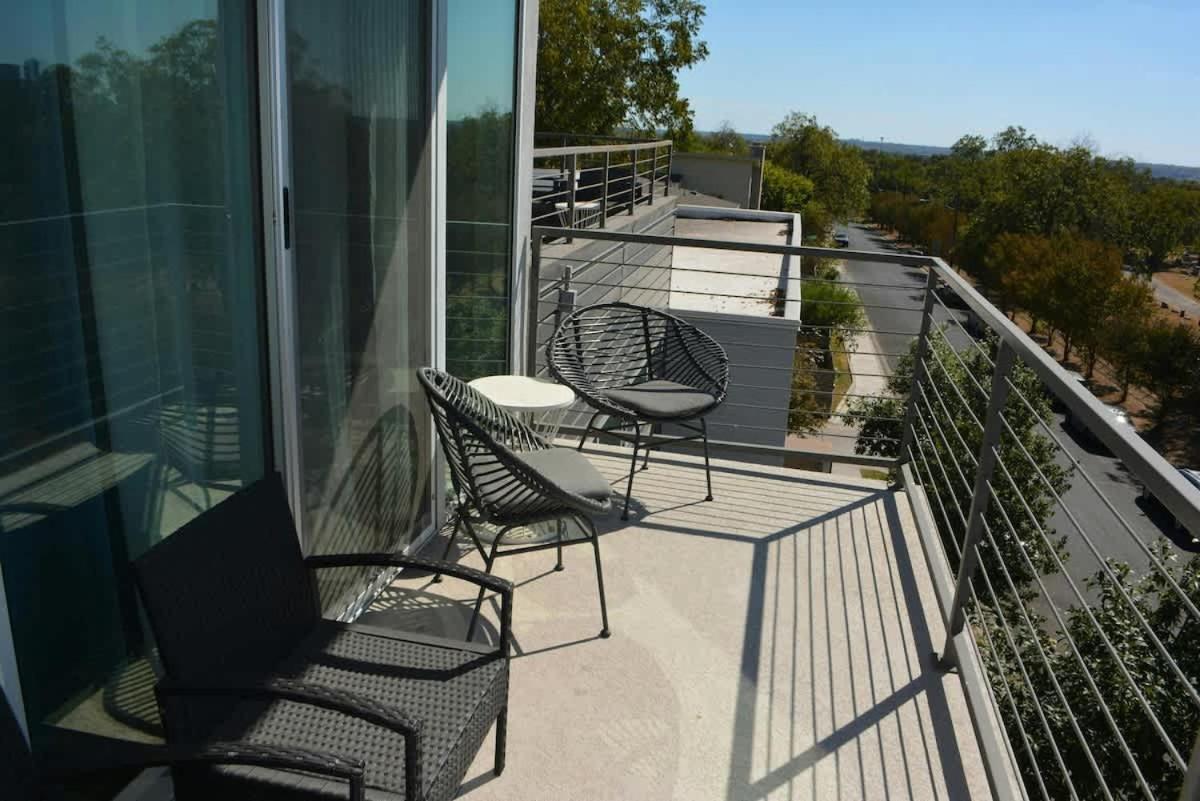 Luxe Penthouse Downtown 6 Patios Two Firepits Ut Apartment Austin