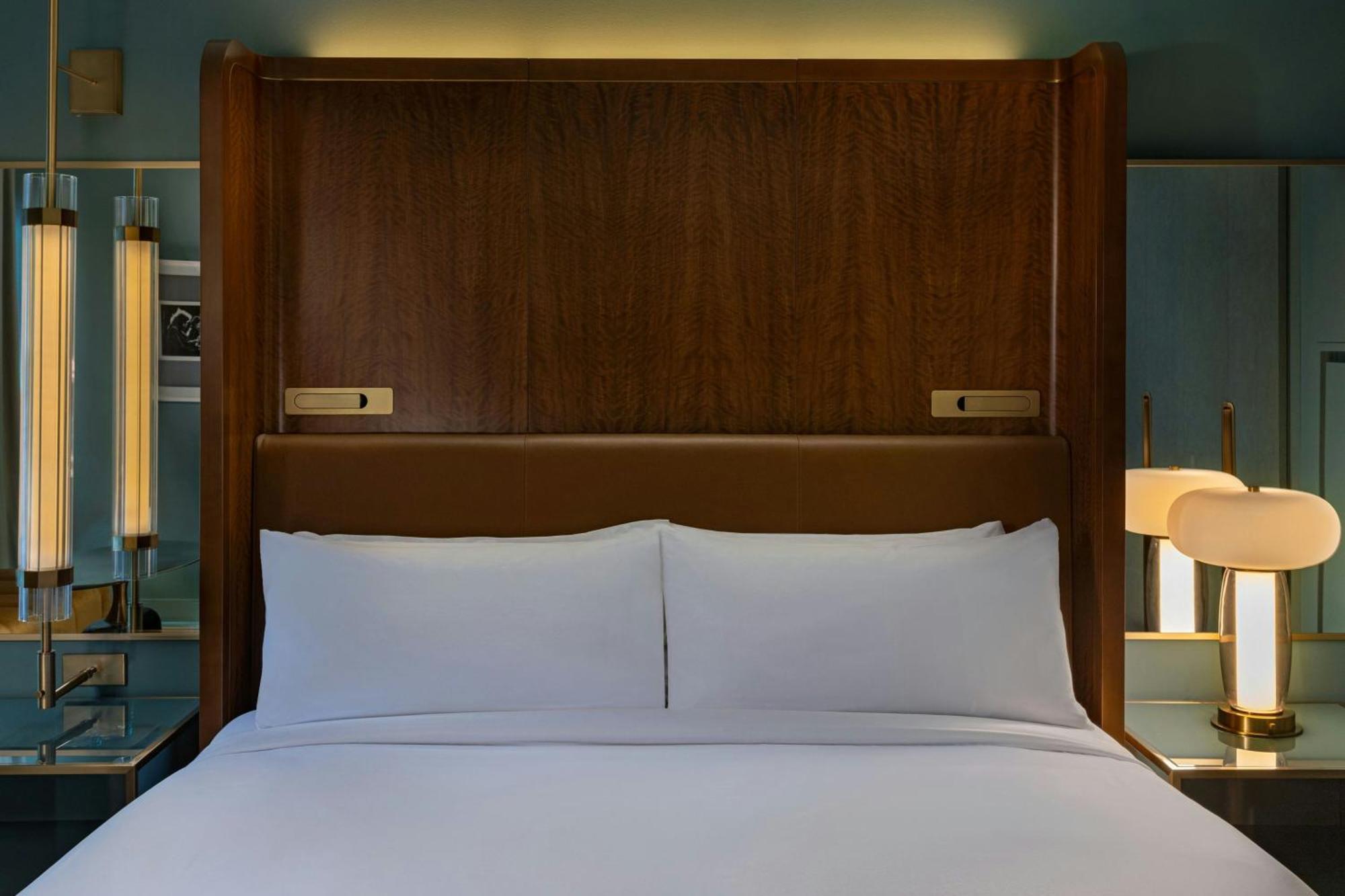 W Hotel 4*