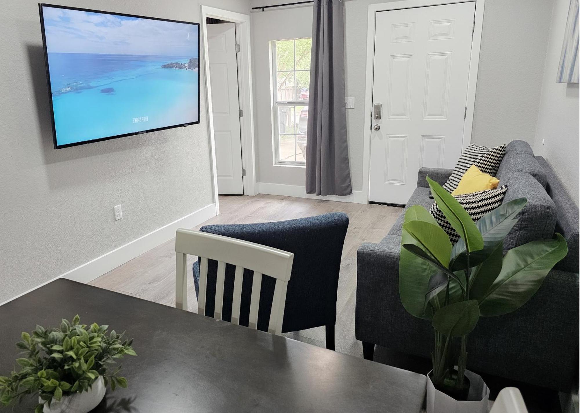 Homey 2br Near Dt & Airport *