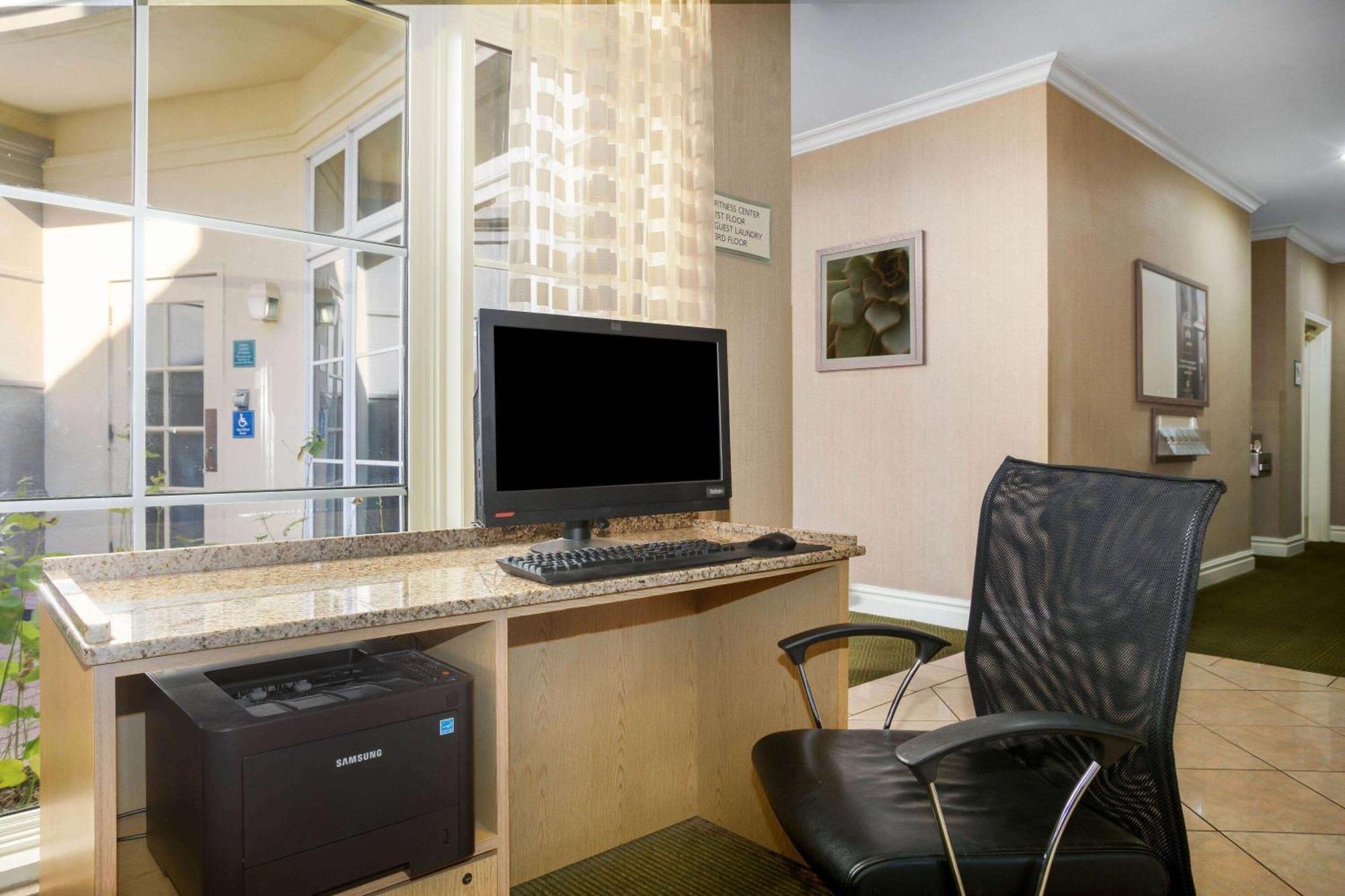 La Quinta By Wyndham Southwest