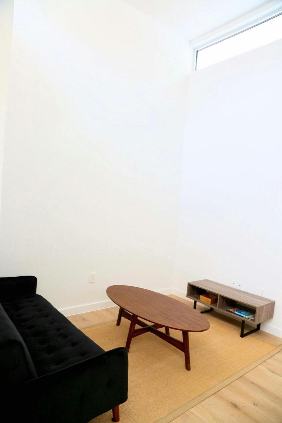 Stunning Modern W Pool & Hot Tub In Dt Holiday home *