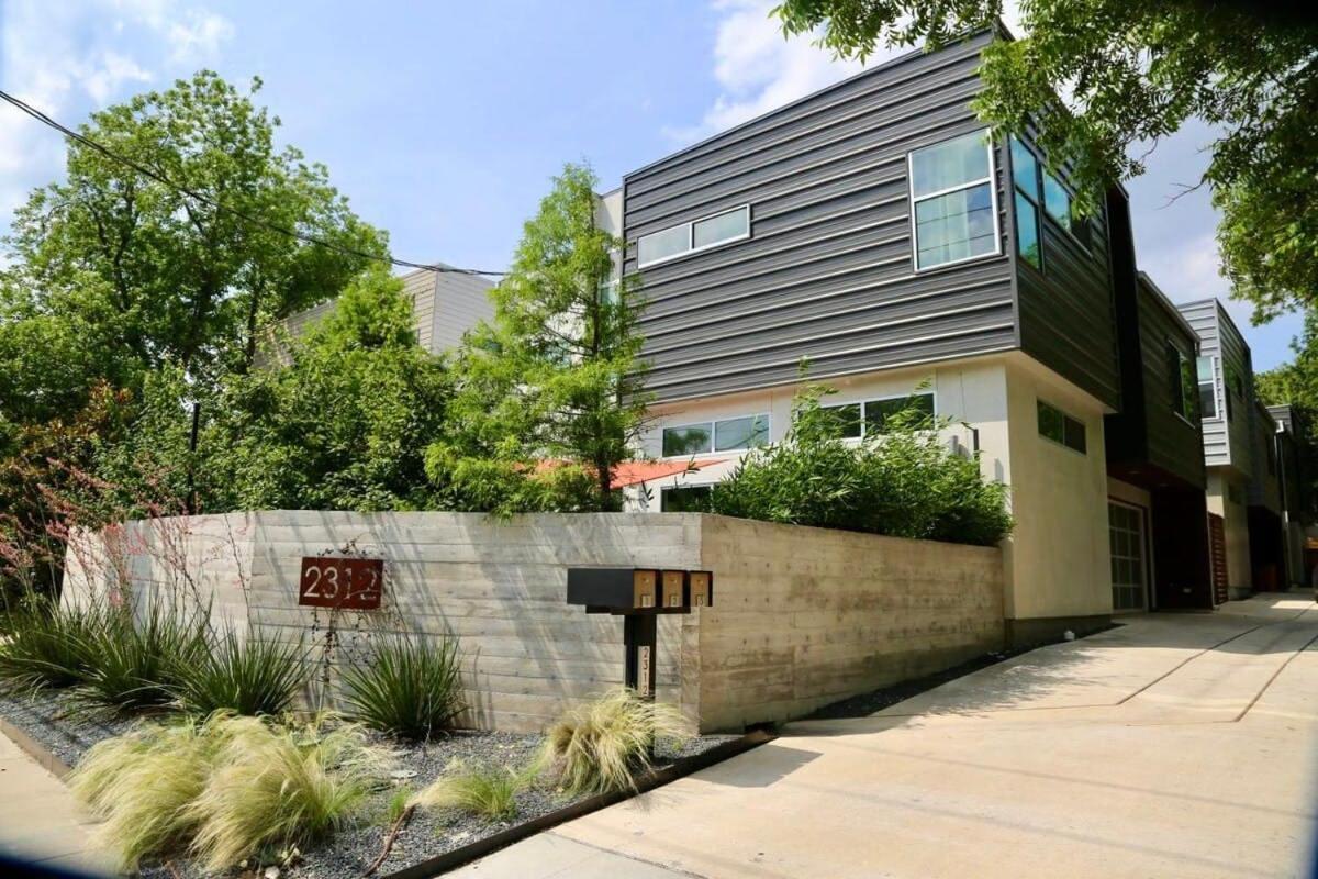 Stunning Modern W Pool & Hot Tub In Dt *