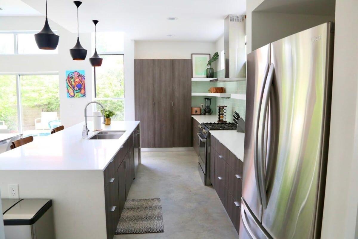 Stunning Modern W Pool & Hot Tub In Dt Austin
