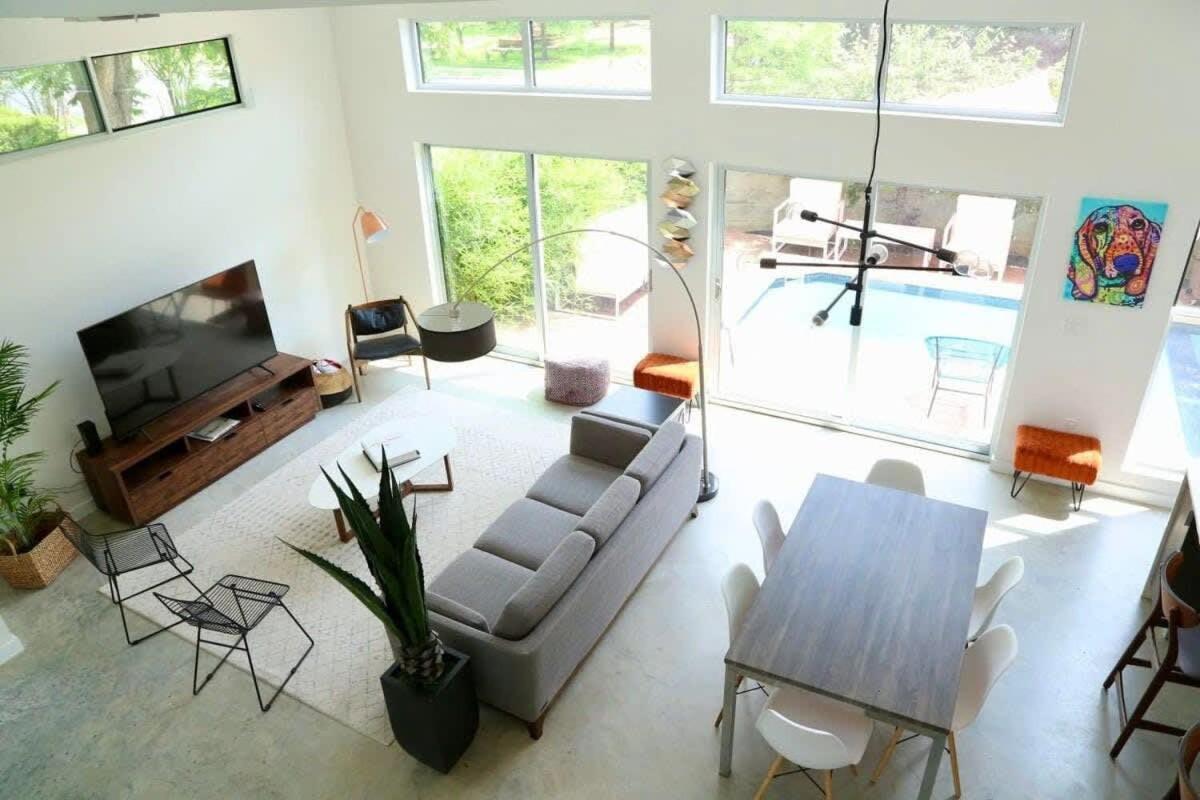 Stunning Modern W Pool & Hot Tub In Dt