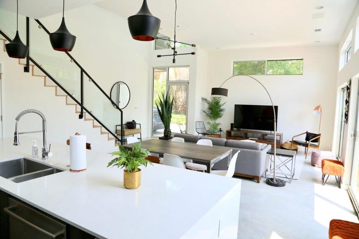Holiday home Stunning Modern W Pool & Hot Tub In Dt Austin