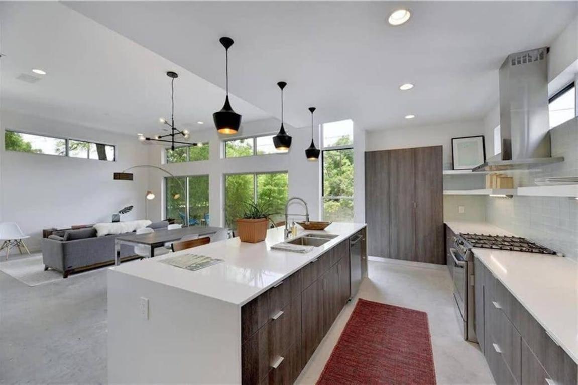 Stunning Modern W Pool & Hot Tub In Dt * Austin