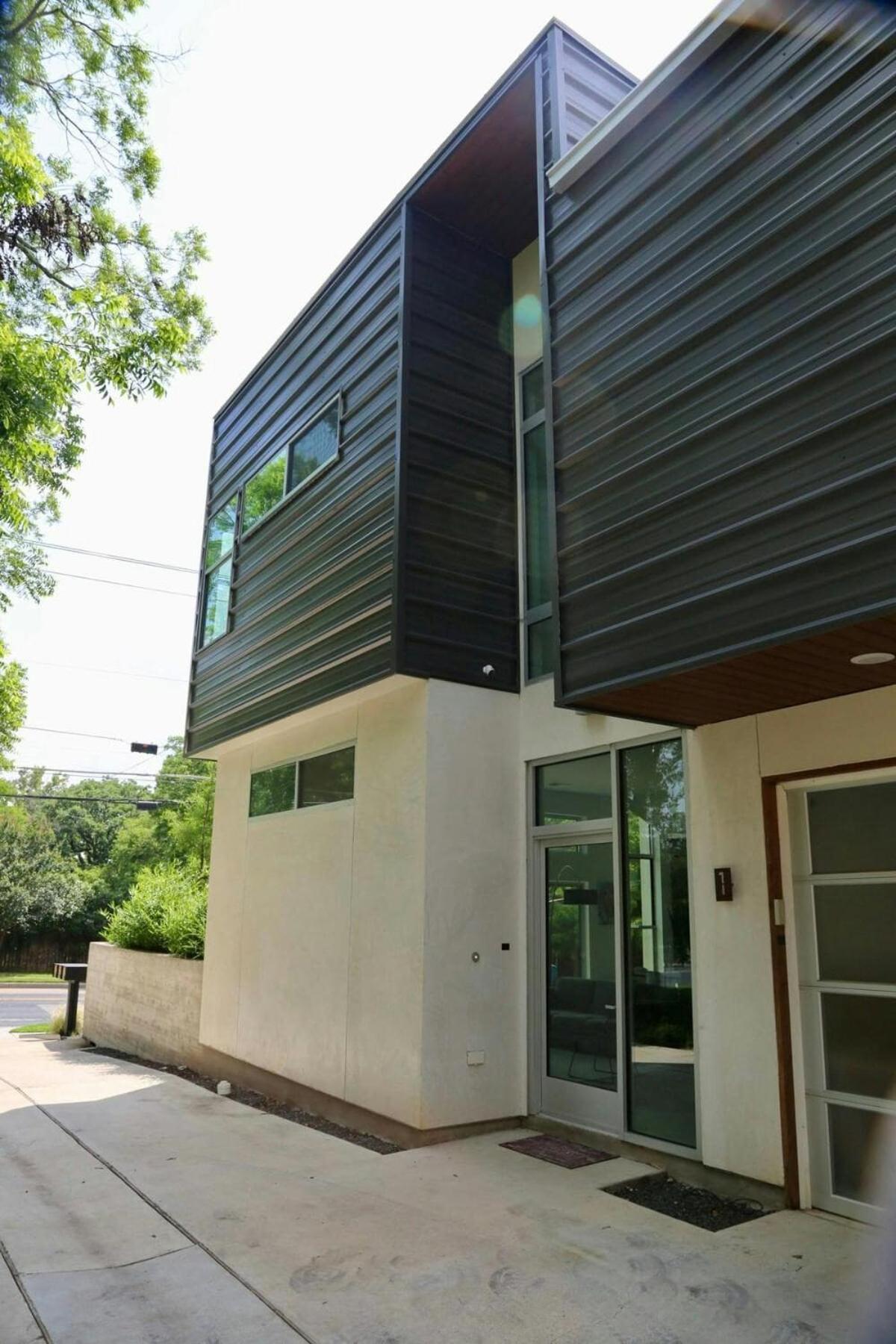 Stunning Modern W Pool & Hot Tub In Dt Holiday home *