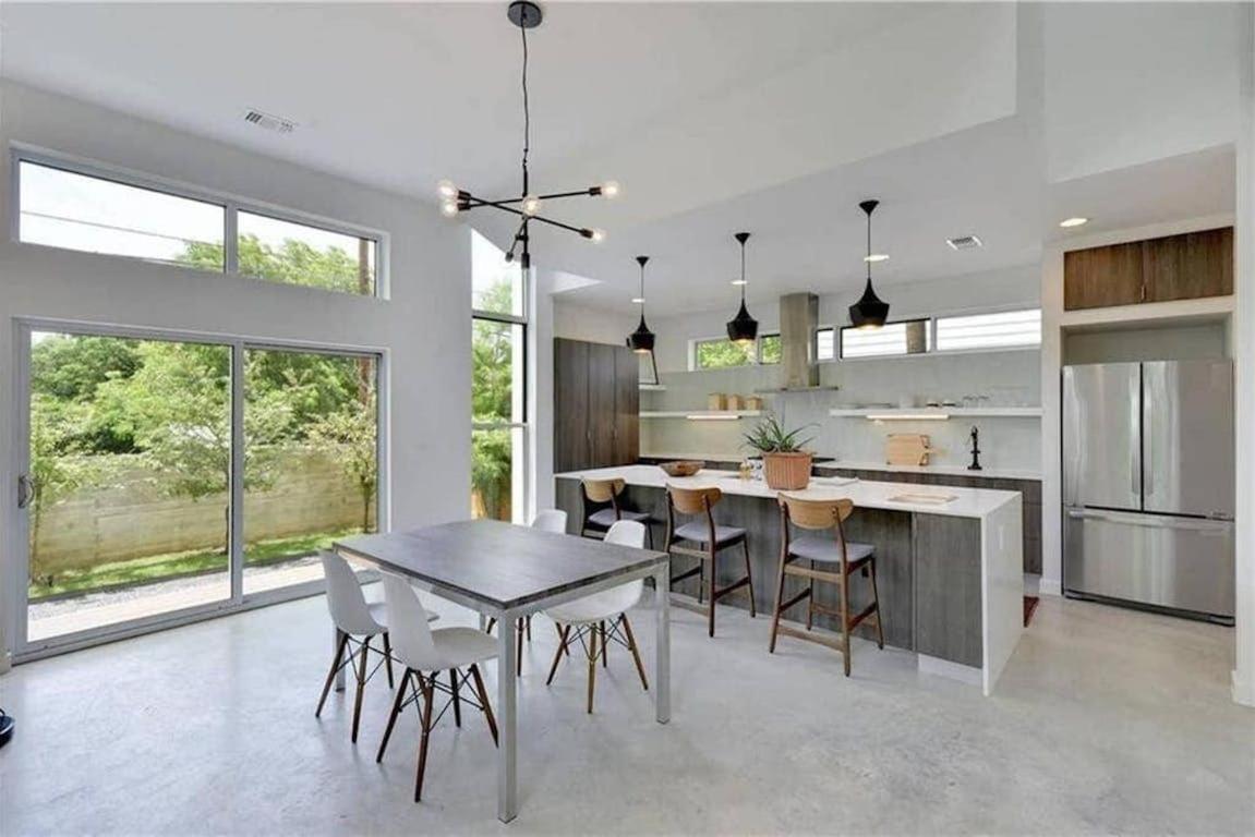 Stunning Modern W Pool & Hot Tub In Dt * Austin