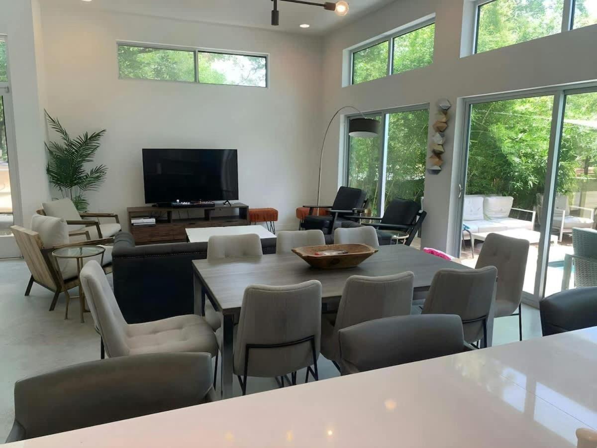 Holiday home Stunning Modern W Pool & Hot Tub In Dt