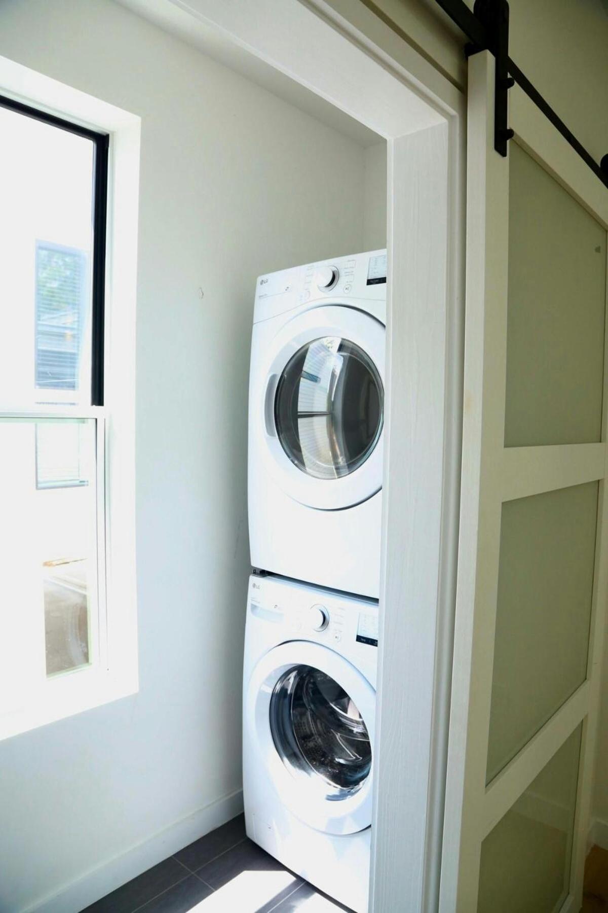 Stunning Modern W Pool & Hot Tub In Dt Holiday home *