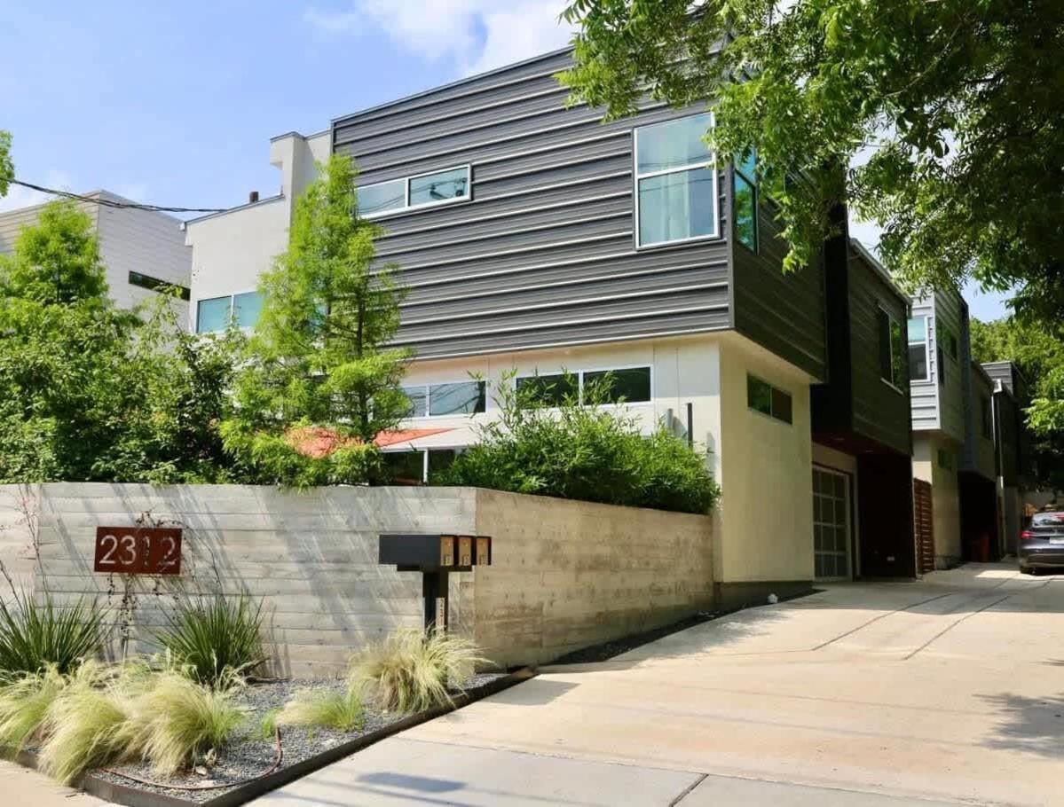 Stunning Modern W Pool & Hot Tub In Dt *