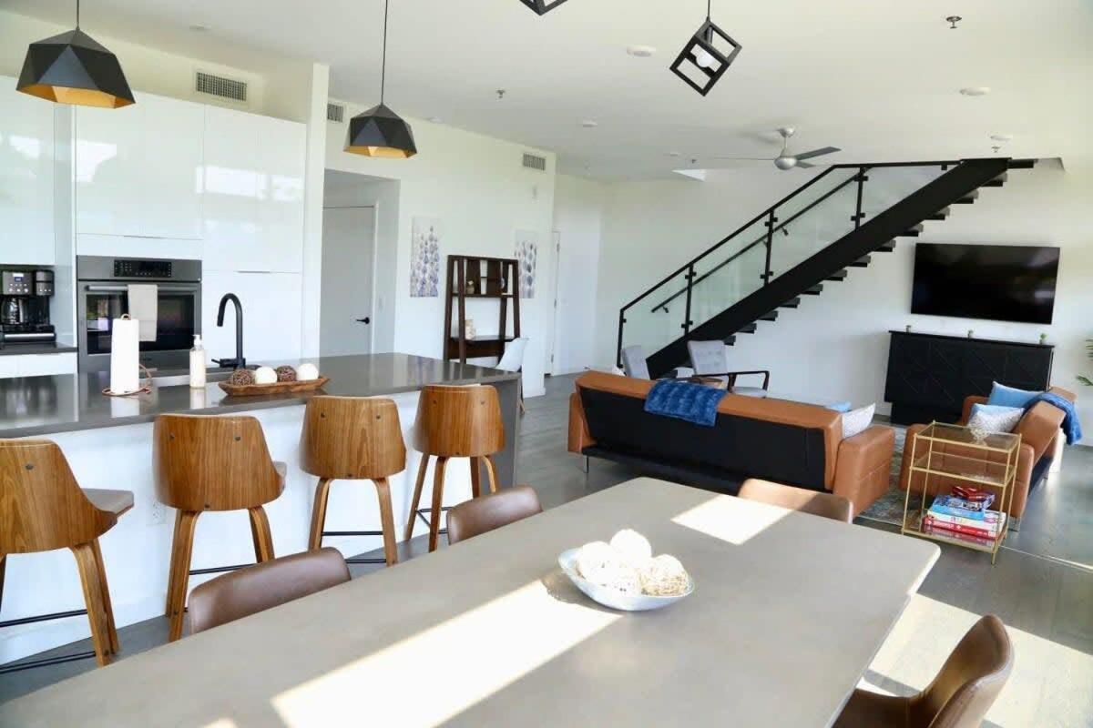Game Day Penthouse Steps From Ut Sports * Austin