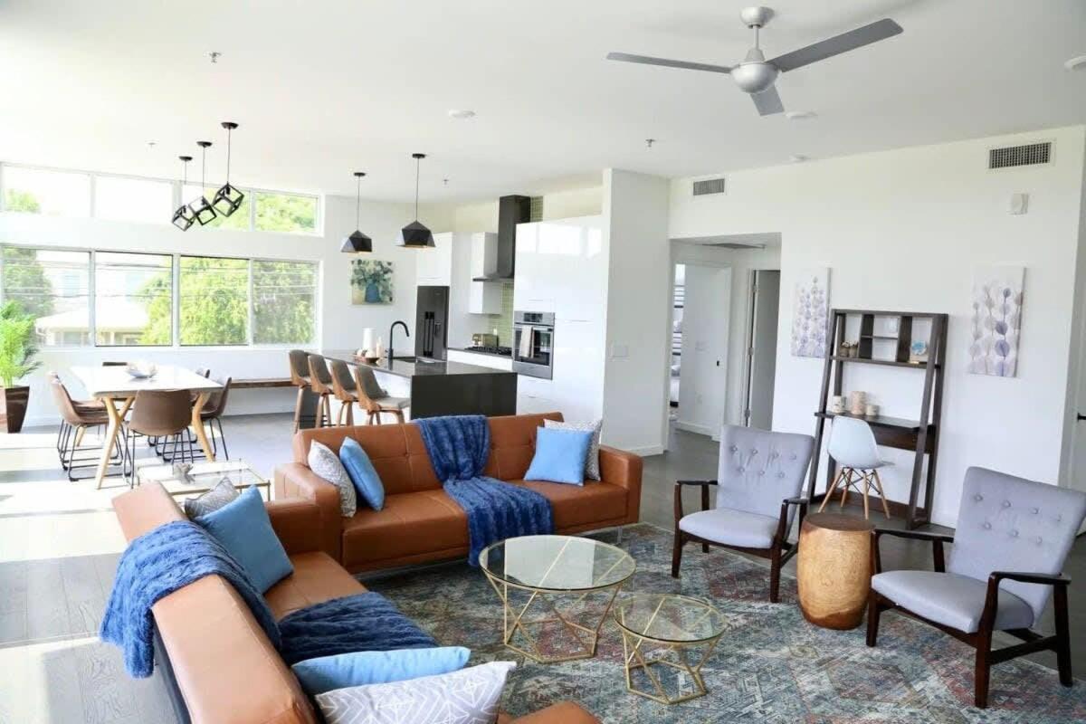 Game Day Penthouse Steps From Ut Sports * Austin
