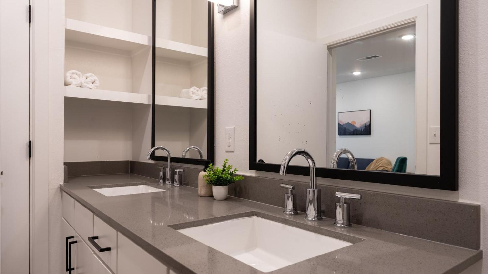 Eqr Weaver Apartment *