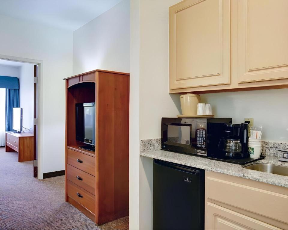 Quality & Airport Hotel 2*