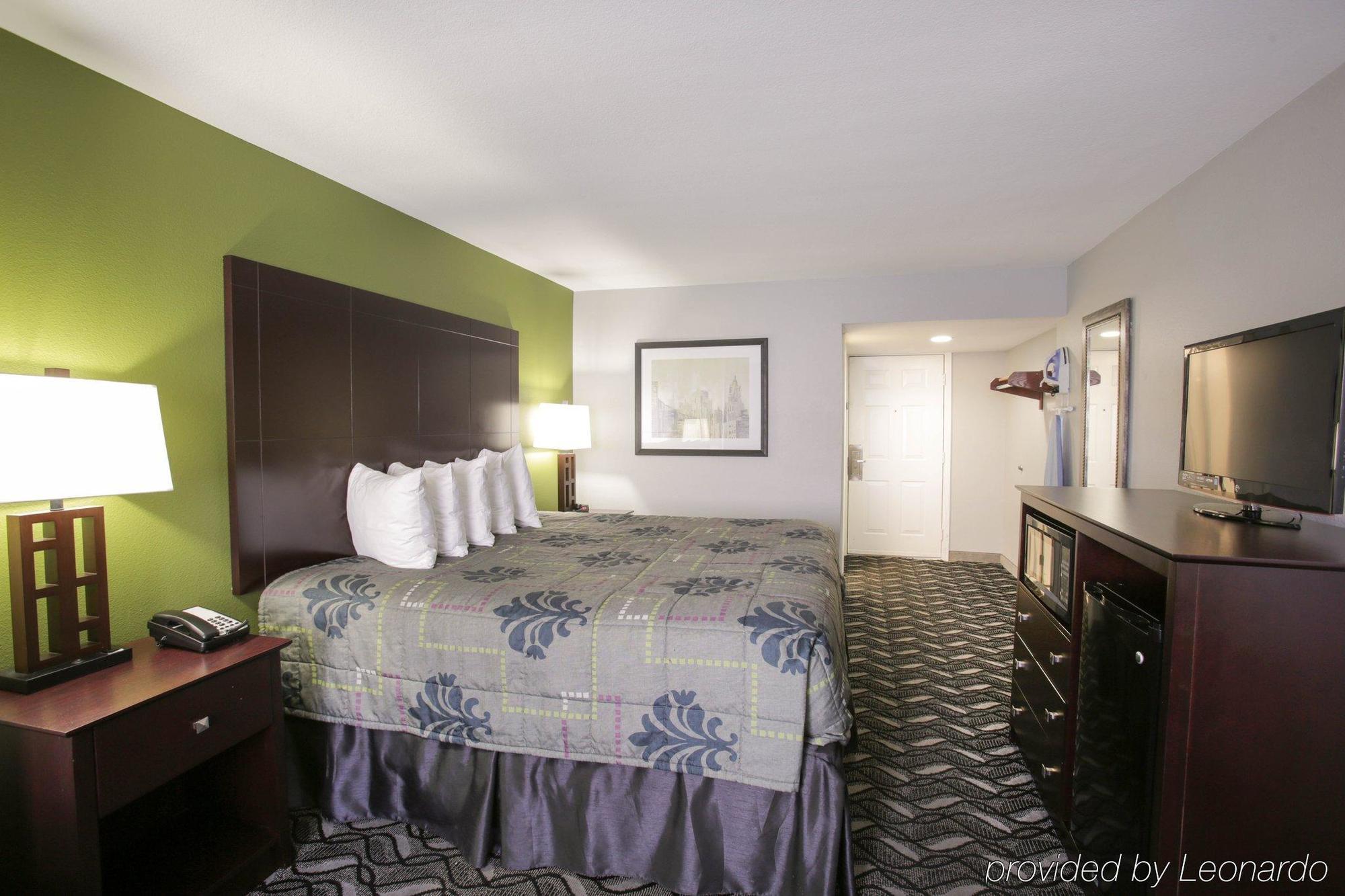 Scottish Downtown Hotel 2*
